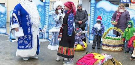 «Эх, прокачу!»: у главной новогодней ёлки города состоялся парад необычайного зимнего транспорта