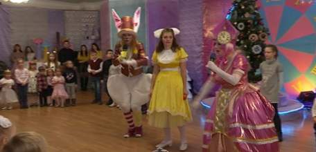 «Волшебный сон Алисы» в театре «Бенефис» подарил новогоднее настроение и взрослым и детям
