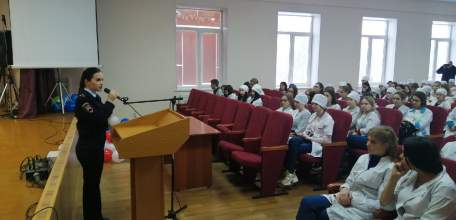 В Ельце сотрудники ОГИБДД и студенты медицинского колледжа провели совместное мероприятие