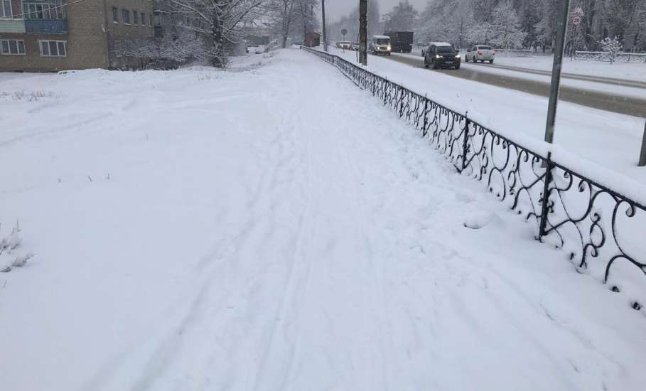 Почему в городе новая снегоуборочная техника не чистит тротуары и дворовые проезды?