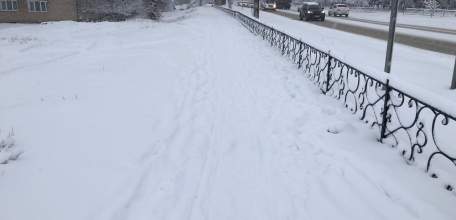Почему в городе новая снегоуборочная техника не чистит тротуары и дворовые проезды?