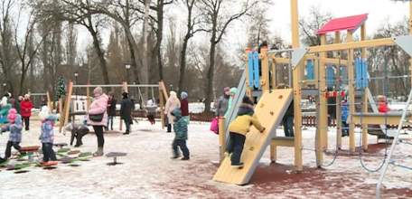 В новогодние праздники Петровский парк стал еще одним центром притяжения ельчан