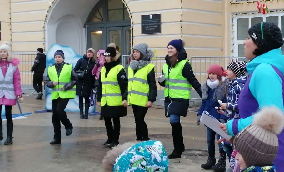 В Ельце состоялся танцевальный флешмоб по безопасности дорожного движения