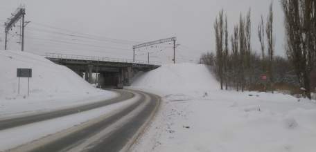 Ледовые горки опасны, особенно вблизи железной дороги  и проезжей части!