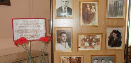 В музее народных ремёсел и промыслов работает выставка фотографий, посвящённая елецкому гармонисту А.И. Матюхину