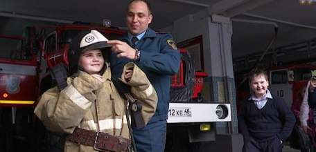 Елецкие школьники побывали на экскурсии в 10-й пожарно-спасательной части города