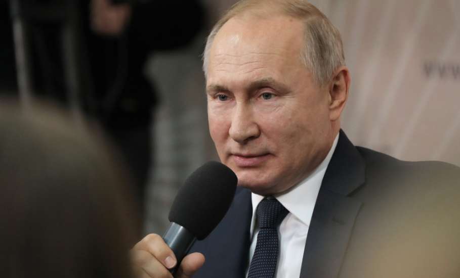 Президент России Владимир Путин обсудил с общественниками меры социальной поддержки населения