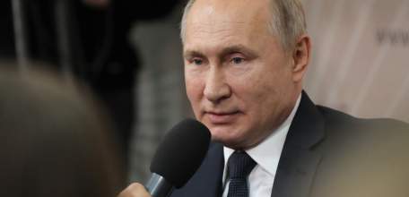 Президент России Владимир Путин обсудил с общественниками меры социальной поддержки населения