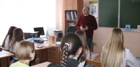 К 150-летию со дня рождения И.А. Бунина: В гимназии №11 А.А. Пискулин провёл читку сценария спектакля «Детство Арсеньева»