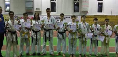 Юные пловцы и каратисты спортивной школы №1 завоевали награды областных турниров