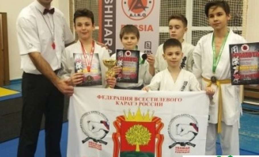 Юные каратисты из Ельца успешно выступили на межрегиональных соревнованиях «Вызов пределам»