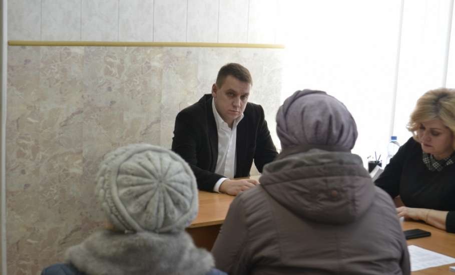 Первый заместитель главы администрации Ельца провёл приём граждан