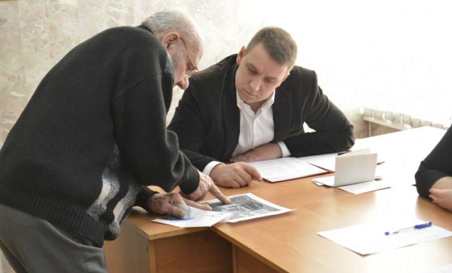 Первый заместитель главы администрации Ельца провёл приём граждан