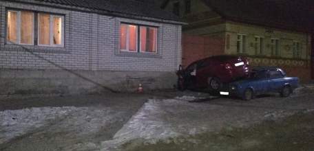 Сегодня ночью в Ельце на Комсомольской улице произошло ДТП