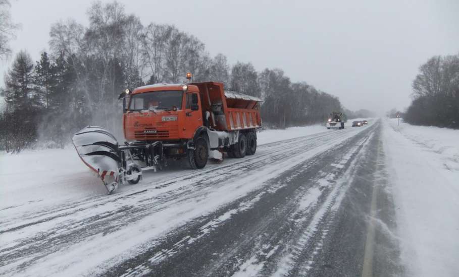 Со снегопадом в Липецкой области борется 113 единиц техники