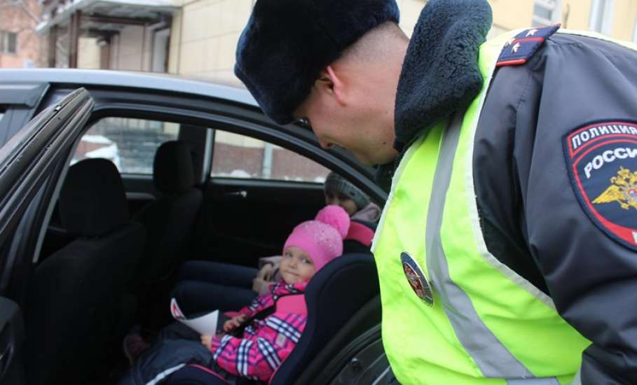 Елецкие автоинспекторы выявляли нарушения правил перевозки маленьких пассажиров