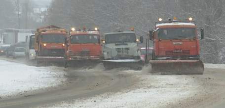 Снегопад добавил работы: елецкие коммунальщики активно включились в борьбу со снегом