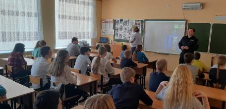 Елецкий линейный отдел совместно с работниками ОАО РЖД  провели классный час в МБОУ СШ №23 города Ельца