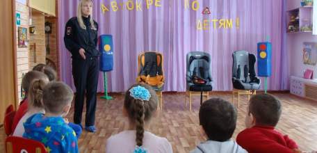 Сотрудники ОГИБДД Елецкого района провели в детском саду мероприятие по безопасности дорожного движения