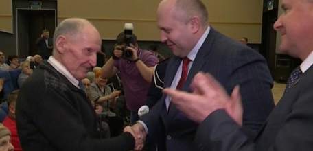 Руководители города поздравили ельчан с Днём защитника Отечества