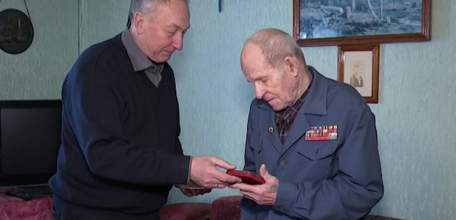 Награда в юбилейный день рождения: ветеран Великой Отечественной войны Алексей Собов принимал поздравления от руководителей города
