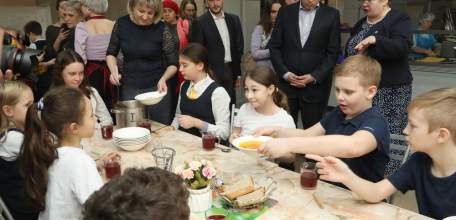 Игорь Артамонов сообщил, что в Липецкой области готовы обеспечить начальные классы бесплатным питанием