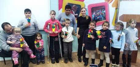 ЦСЗН по Елецкому району и добровольческий отряд ЕГУ им. И.А. Бунина &laquo;Содружество отзывчивых сердец&raquo; провели мастер-класс по изготовлению подарка для мамы