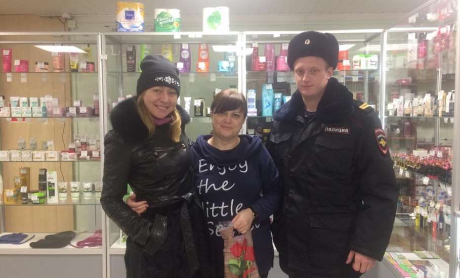 Сотрудники ОМВД России по г. Ельцу посетили и поздравили с Международным женским днём вдов и матерей полицейских, погибших при выполнении служебных обязанностей