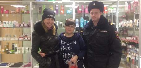 Сотрудники ОМВД России по г. Ельцу посетили и поздравили с Международным женским днём вдов и матерей полицейских, погибших при выполнении служебных обязанностей