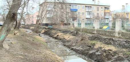 Благоустроенной рекой станет больше: сотрудники аварийно-спасательной службы города ведут расчистку русла Лучка