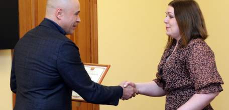 Игорь Артамонов наградил медиков, лечивших больных коронавирусом