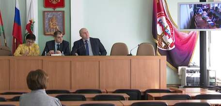 Обеспечить карантин и не поддаваться на провокации: глава региона Игорь Артамонов провёл видеоконференцию с руководителями районов