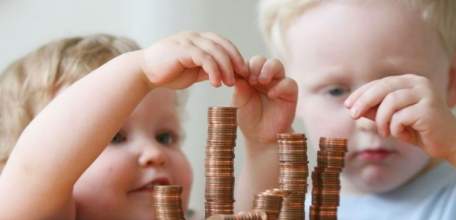 Предоставление детского пособия и выплаты родителям третьего ребёнка и последующих детей продлено