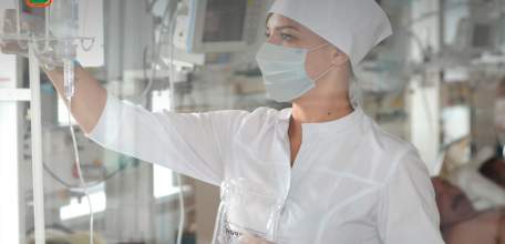 Медики, оказывающие помощь больным с новой коронавирусной инфекцией, получат стимулирующие выплаты