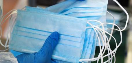 83 предприятия Липецкой области перепрофилировались на пошив масок