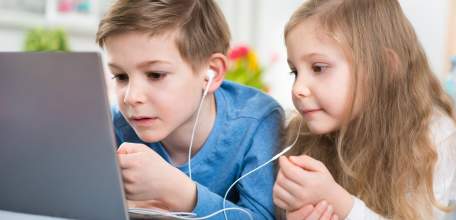 Новой услугой - няня-онлайн - могут воспользоваться родители Липецкой области