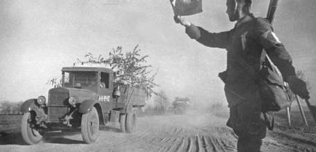 В Ельце определены победители конкурса чтецов «Нам дороги эти позабыть нельзя»