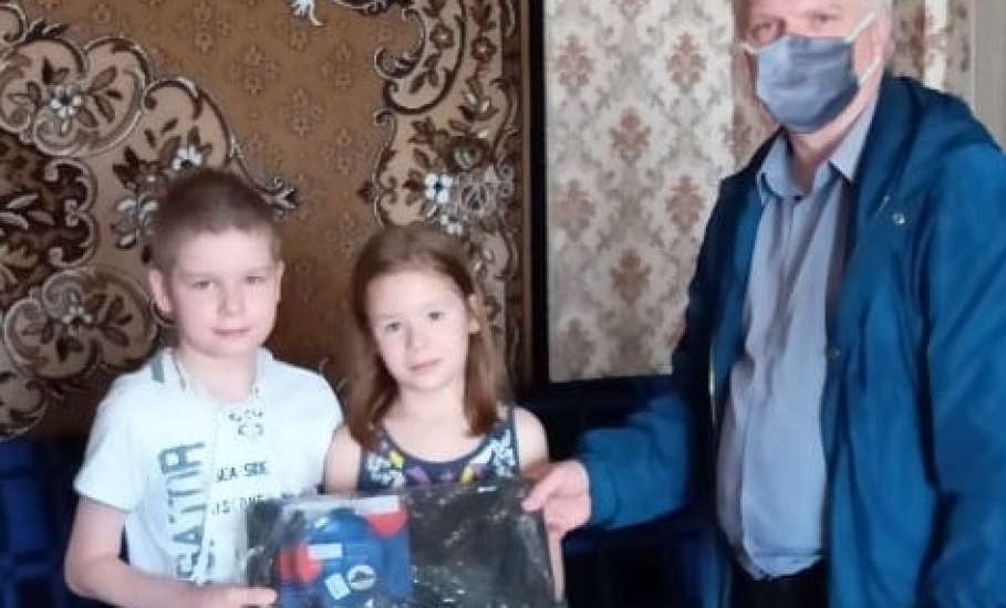 В Ельце продолжается благотворительная акция «Компьютеры - детям»