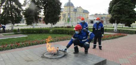 Специалисты «Газпром межрегионгаз» провели в Ельце техническое обслуживание газового оборудования у «Вечного огня»