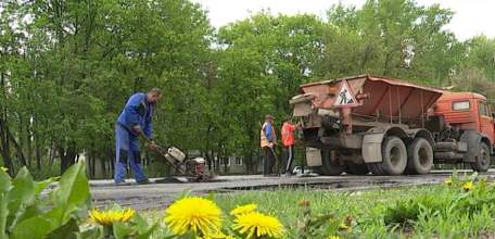 В Ельце продолжается ямочный ремонт и обновление дорожной разметки