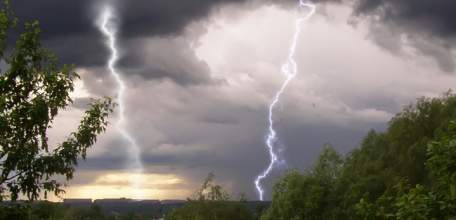 10 мая на территории Липецкой области ожидается сильный дождь, гроза, усиление западного ветра с порывами до 17 м/с