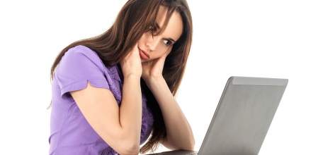 Ельчанка лишилась денег, оплатив покупку в сети интернет