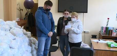 Пожилые ельчане получают продуктовую помощь в рамках всероссийской акции#МыВместе