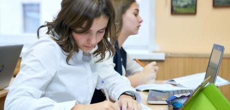 Минпросвещения подготовило проекты приказов о выдаче аттестатов выпускникам и проведении ГИА в 2020 году