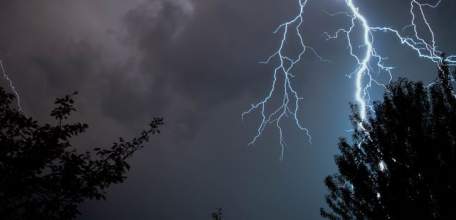 30 мая в Липецкой области ожидается гроза и усиление ветра с порывами до 17 м/с