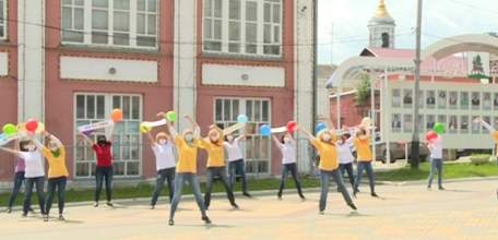 Педагоги Дома пионеров и школьников поздравили своих воспитанников с праздником