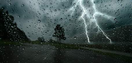 Экстренное предупреждение МЧС: дождь, местами грозы и град, сильный ветер