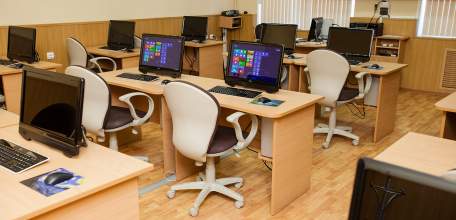 Елецкие школы оборудуют современной компьютерной техникой