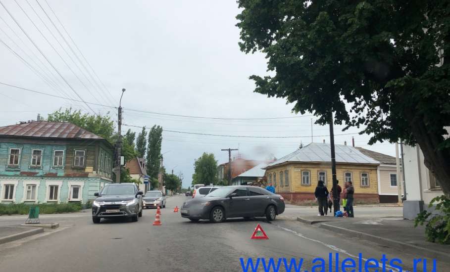 В Ельце на пересечении улиц Горького и Свердлова произошло ДТП