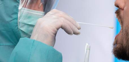 На территории Липецкой области организовано и проводится широкое тестирование клинического материала от людей на новую короновирусную инфекцию (COVID-19)